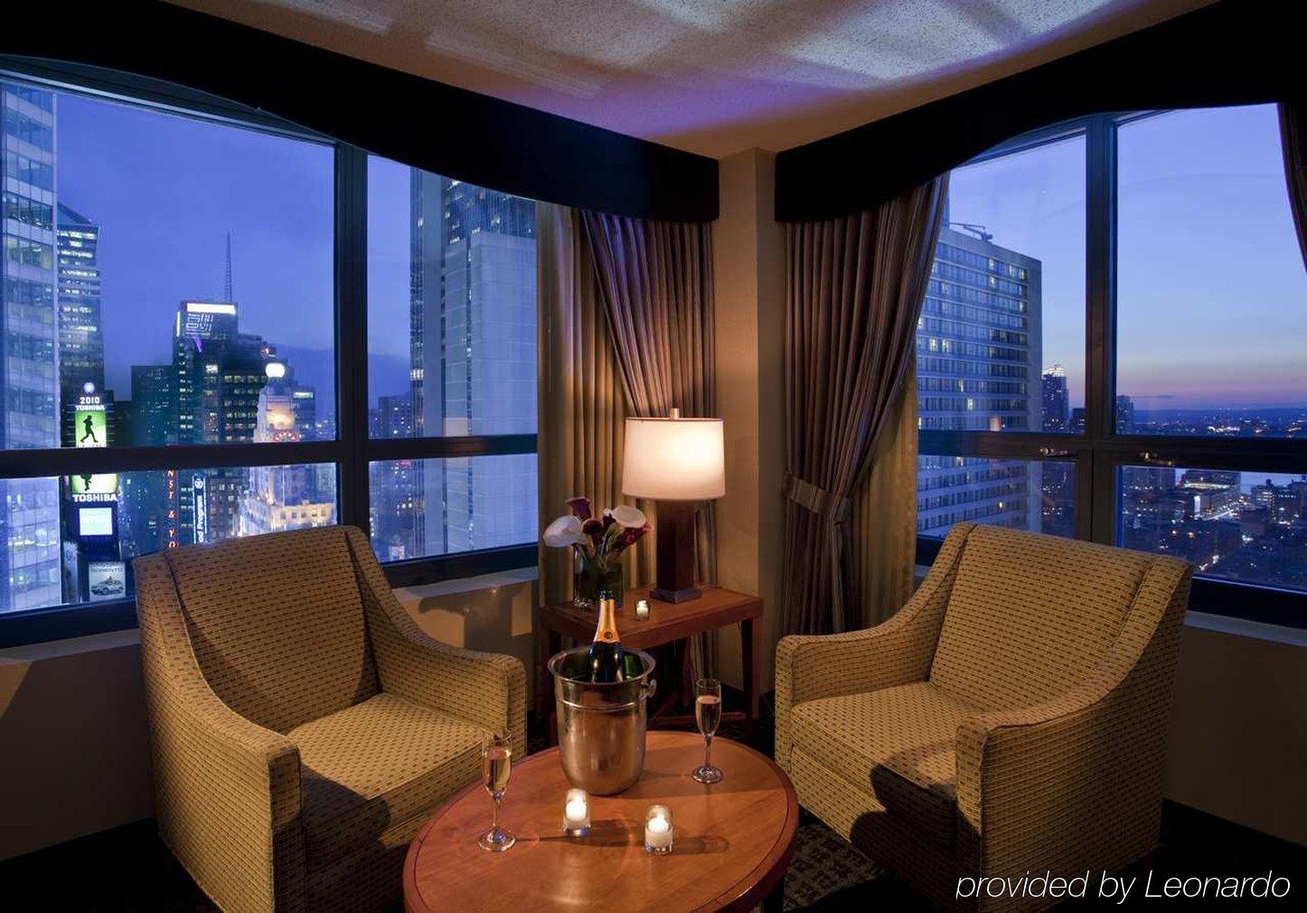 Doubletree Suites By Hilton Nyc - Times Square นิวยอร์ก ภายนอก รูปภาพ