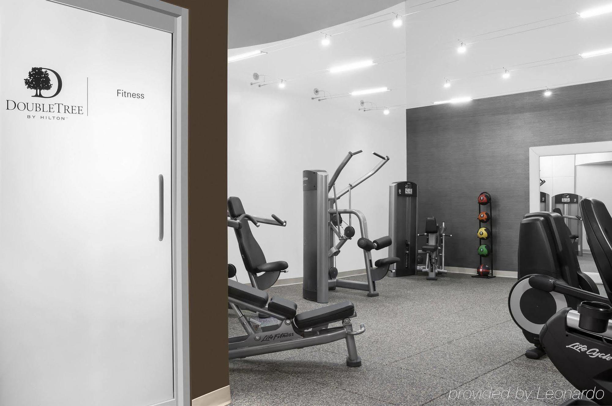 Doubletree Suites By Hilton Nyc - Times Square นิวยอร์ก ภายนอก รูปภาพ