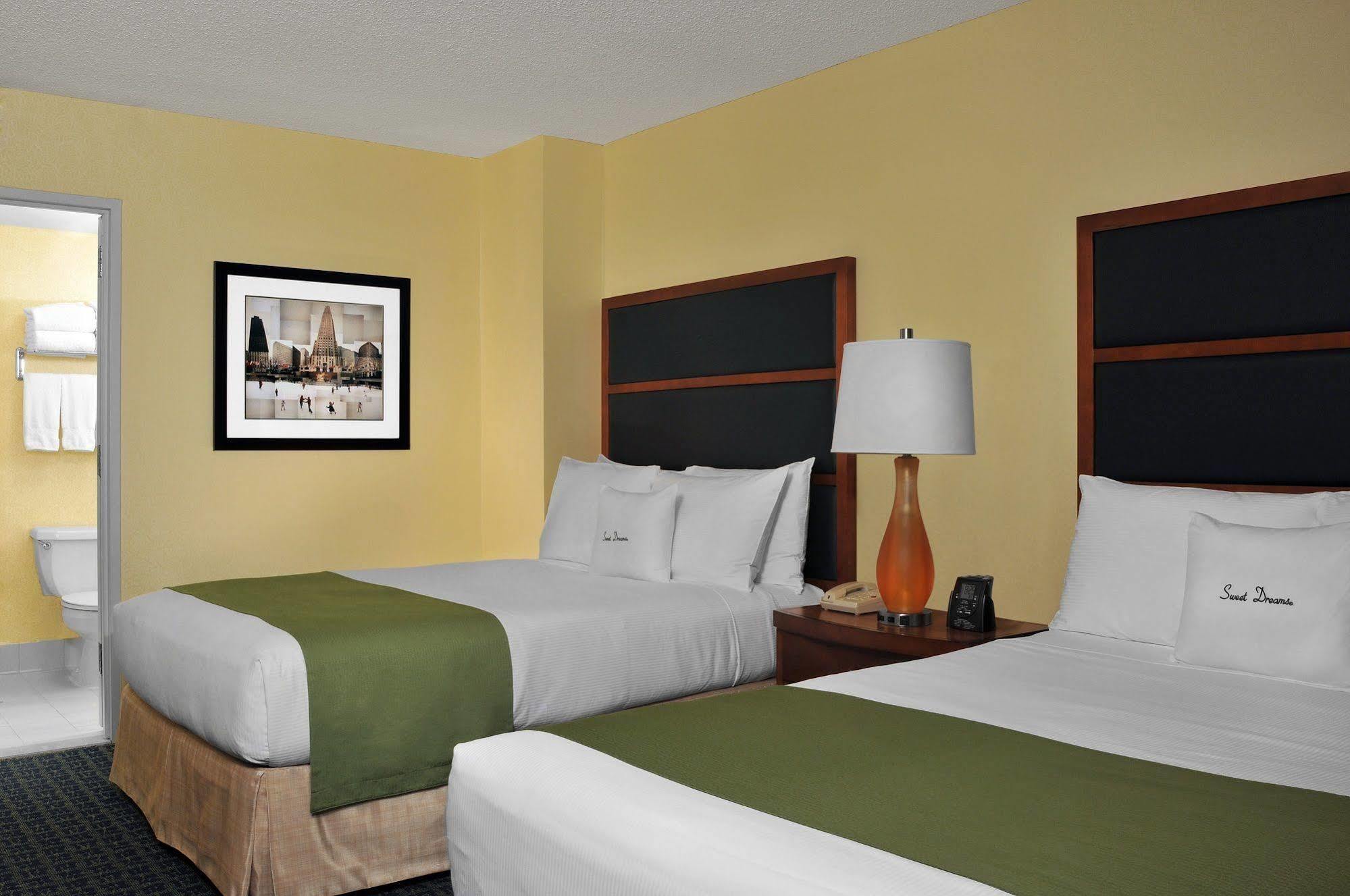 Doubletree Suites By Hilton Nyc - Times Square นิวยอร์ก ภายนอก รูปภาพ